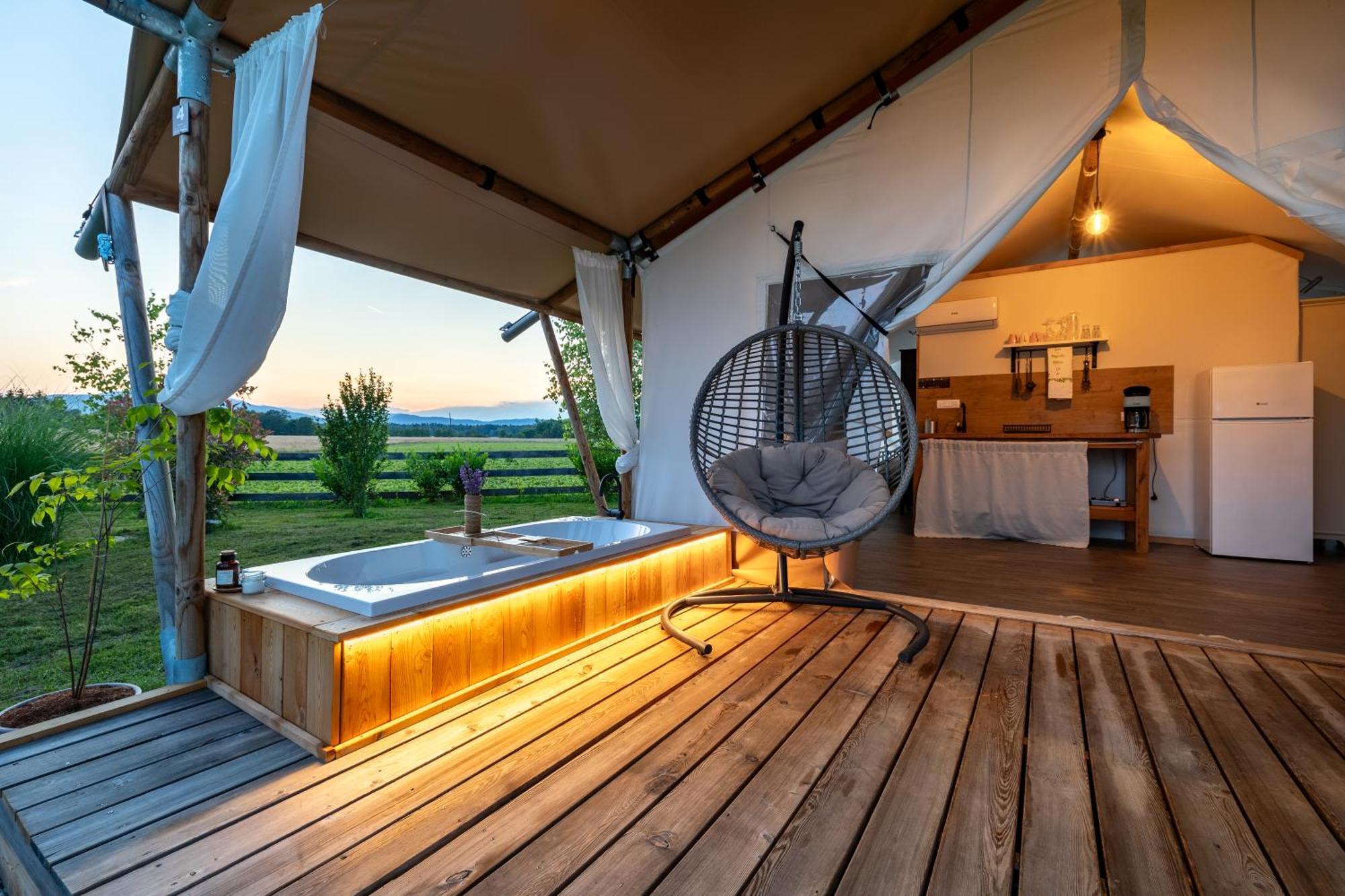 Glamping Kolpa Resort Gradac Extérieur photo